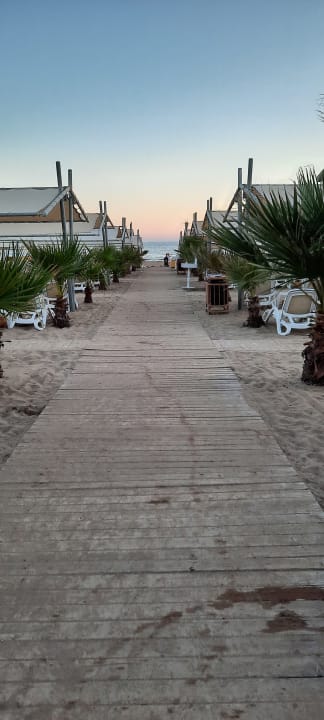 Strand Royal Taj Mahal Hotel