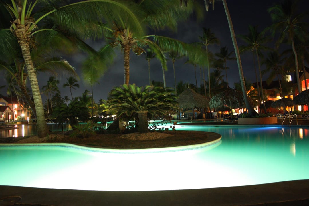 Pool bei Nacht Punta Cana Princess All Suites Resort & Spa