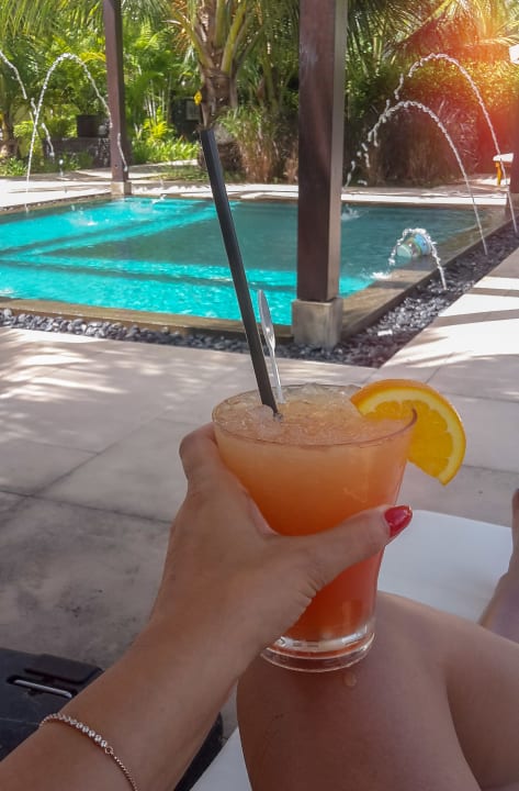 Pool STORY Seychelles