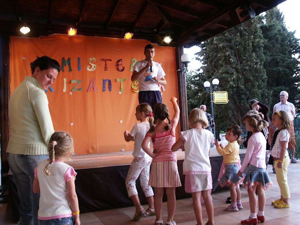 Kinder Disco Hotel Hrizantema