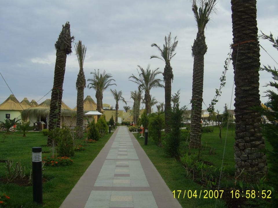 Weg vom Hotel zum Strand Belek Beach Resort Hotel