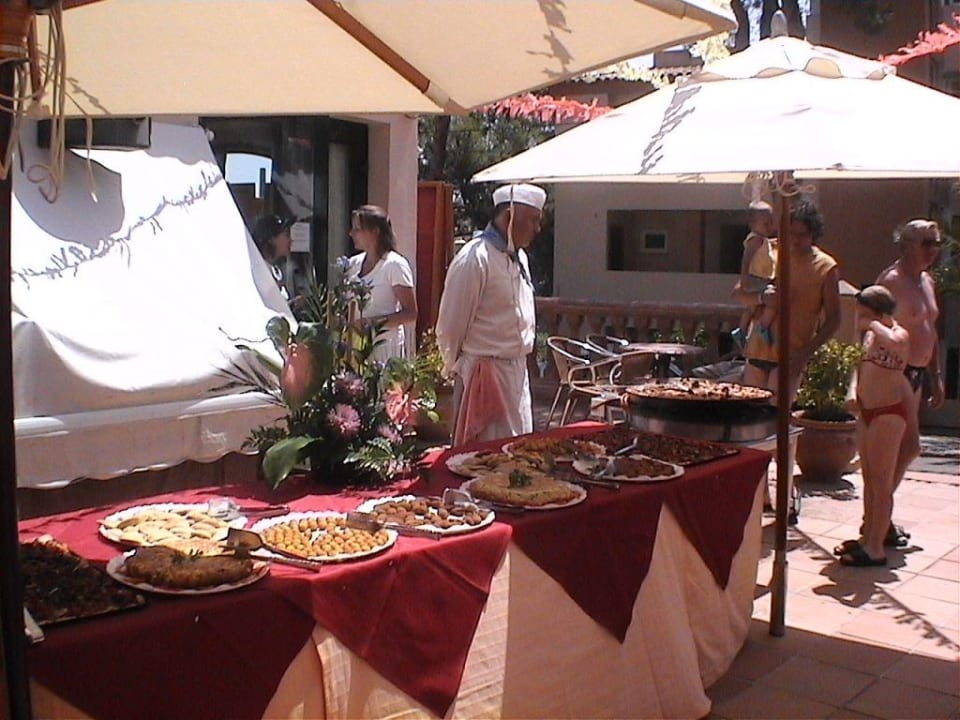 Buffet am Pool Valentin Somni Hotel & Suites