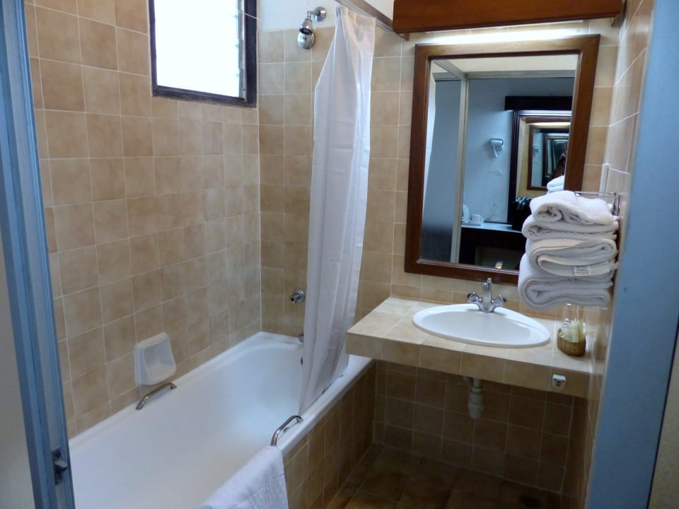 Bad mit Wanne Hotel Traveller's Club