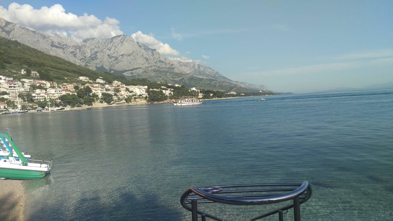 Vor dem Hotel Bluesun Hotel Soline