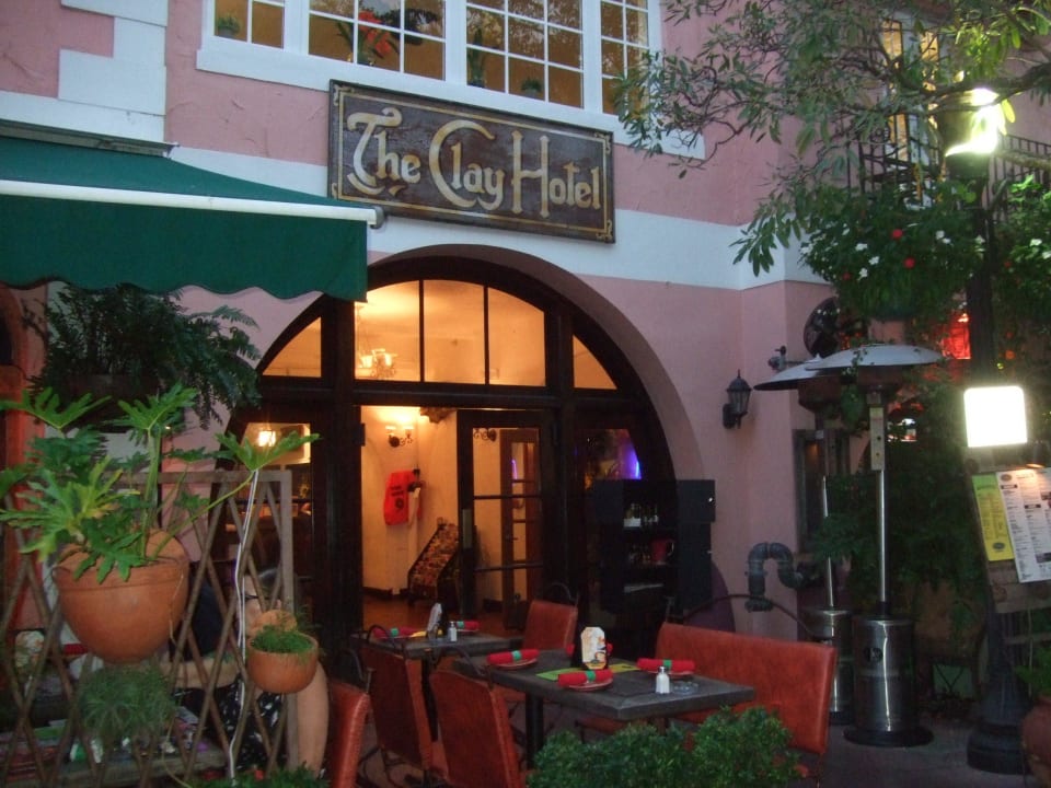 Eingang zum Hotel Clay The Clay Hotel