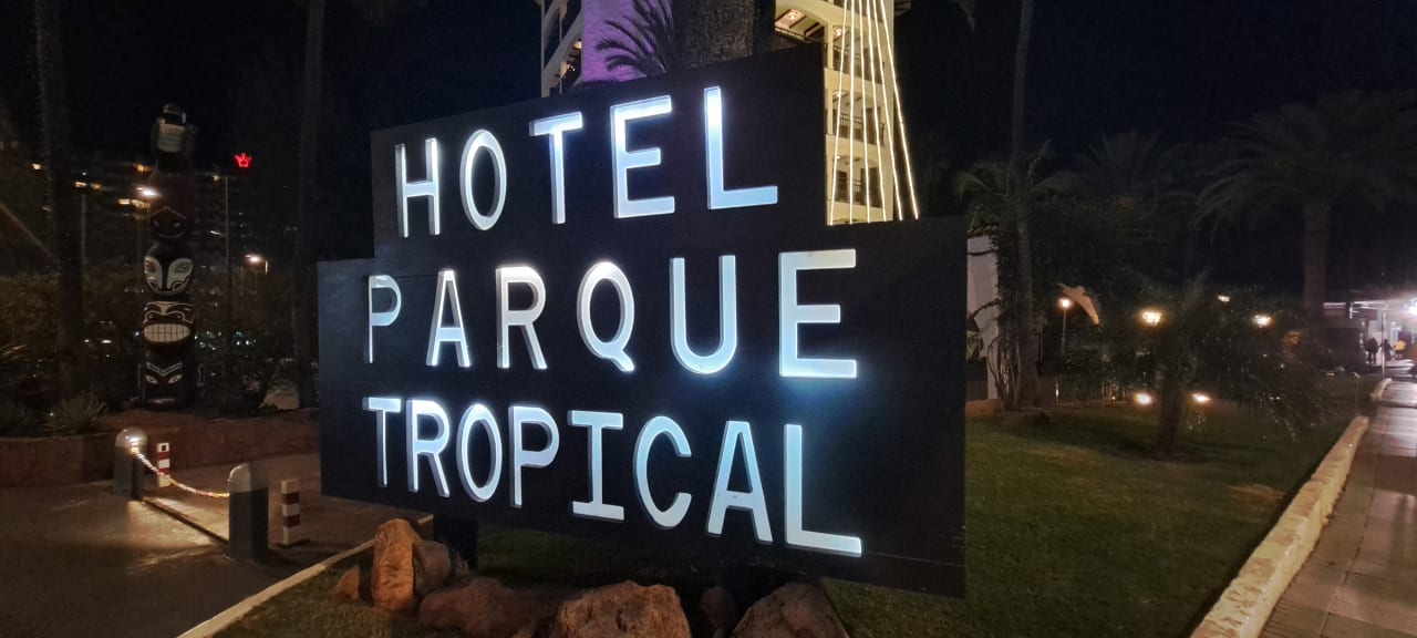 Außenansicht Hotel Parque Tropical
