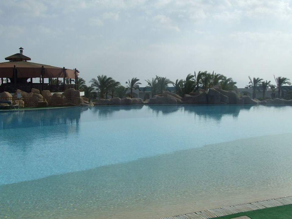 Бассейн Sultan Gardens Resort