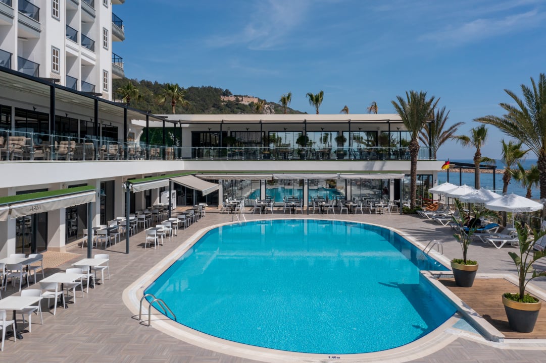 Pool Aria Resort & Spa