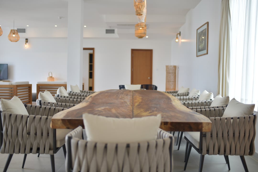 Zimmer Le Mersenne Zanzibar, Autograph Collection