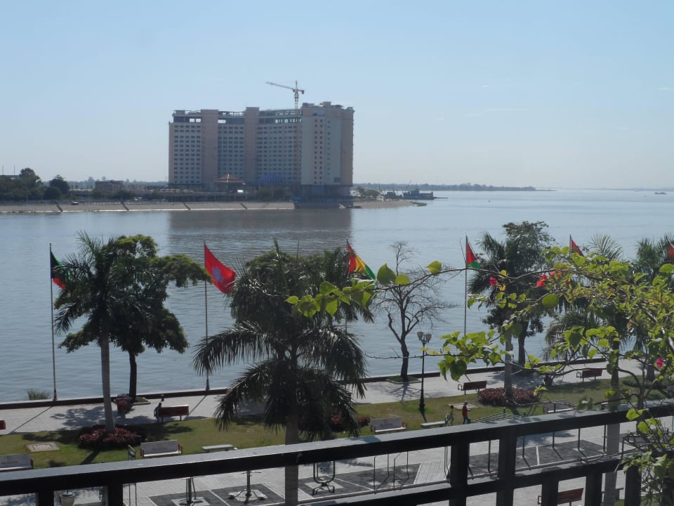 Blick auf den Mekong Hotel Bougainvillier