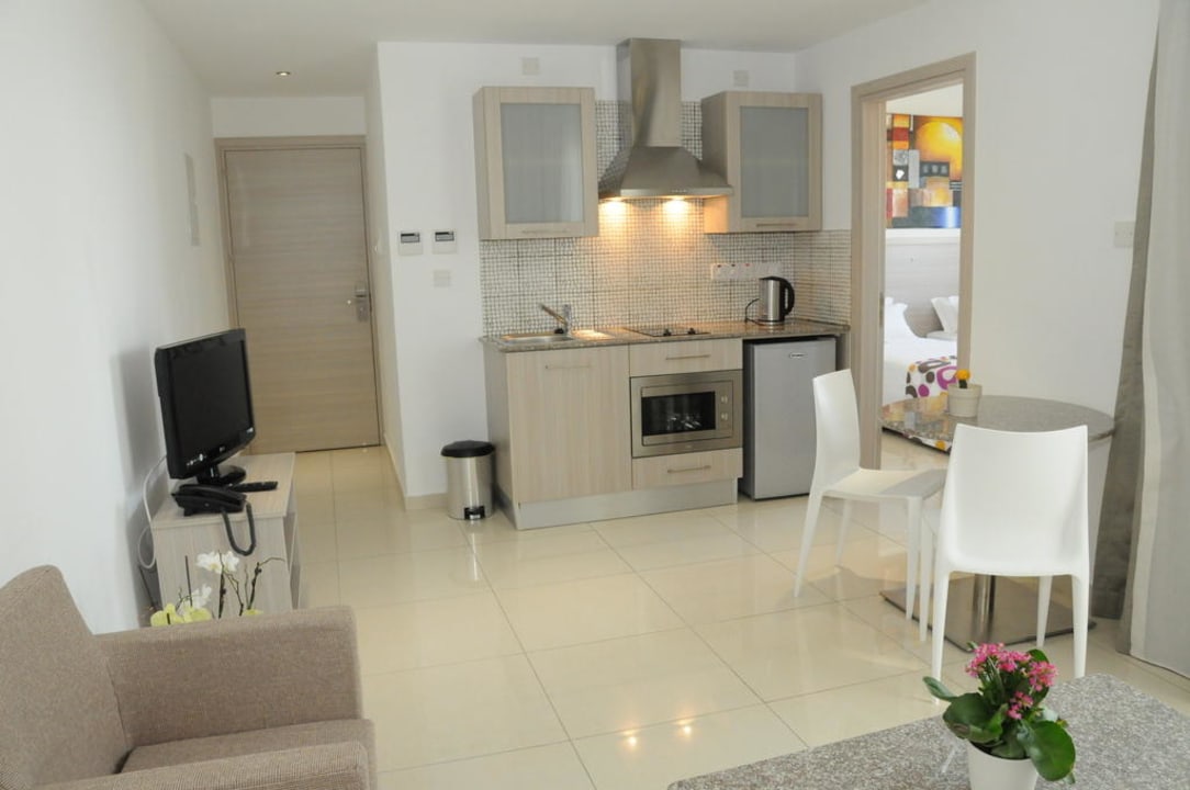 Living room Frixos Suites Hotel Apartments