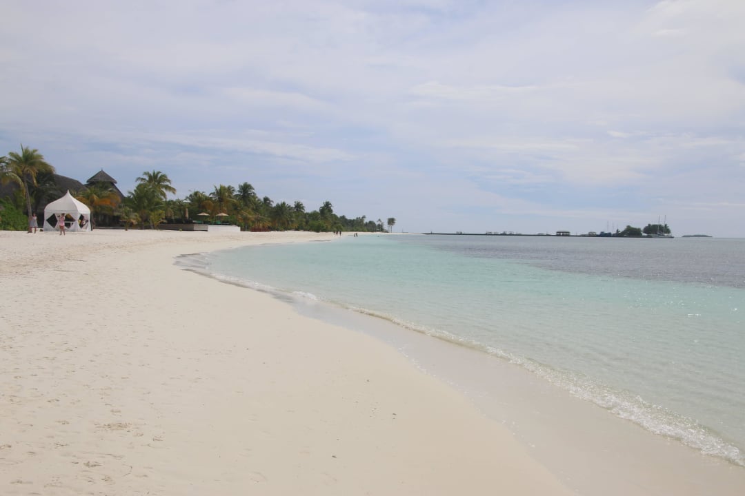 Auch bei Bewölkung schön Kuredu Island Resort & Spa