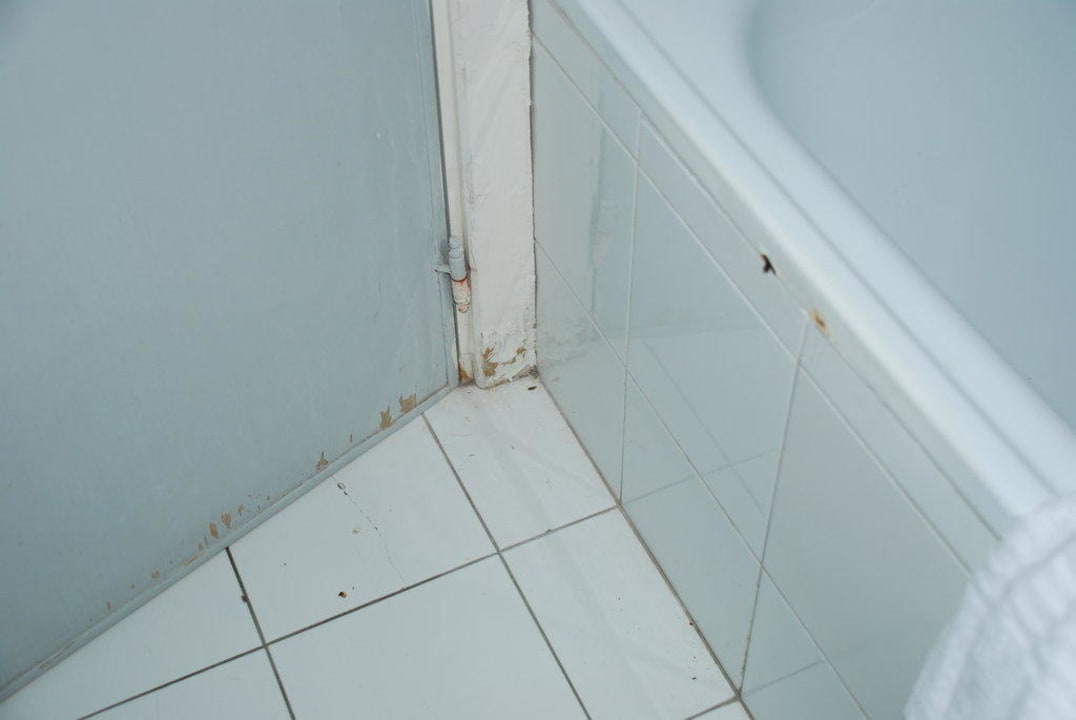 Schimmel und Rost überall The Bugibba Hotel