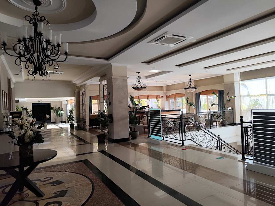 Lobby Can Garden Resort