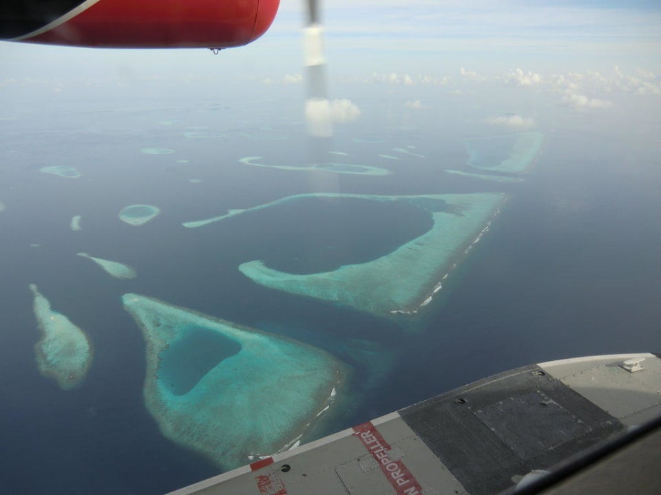 Ankunft mit Wasserflugzeug Villa Park Sun Island