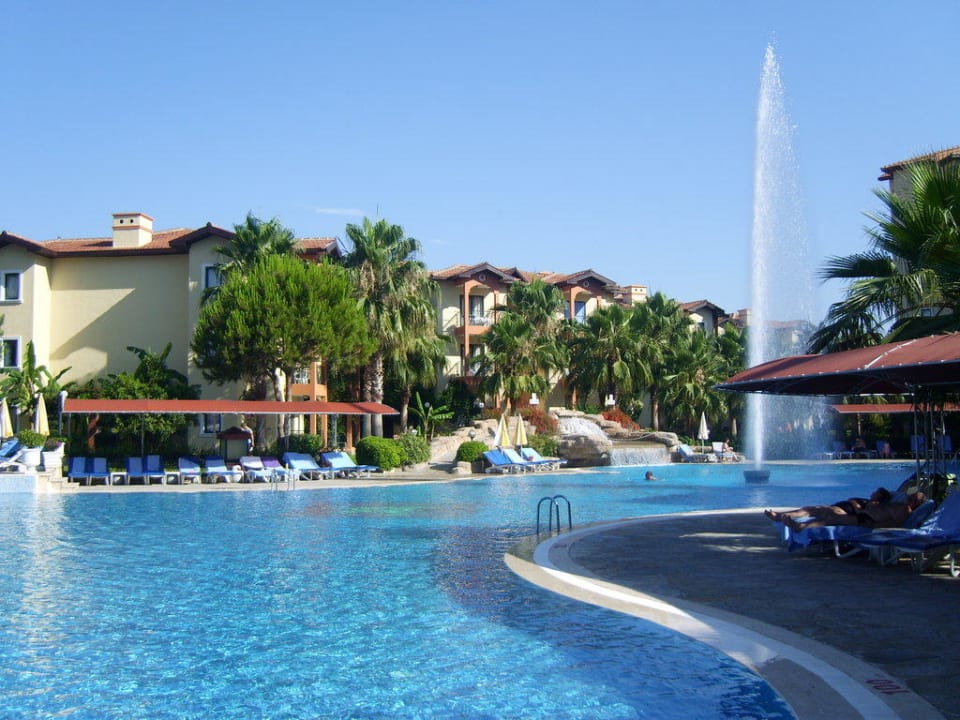 Hauptpool Miramare Queen Hotel