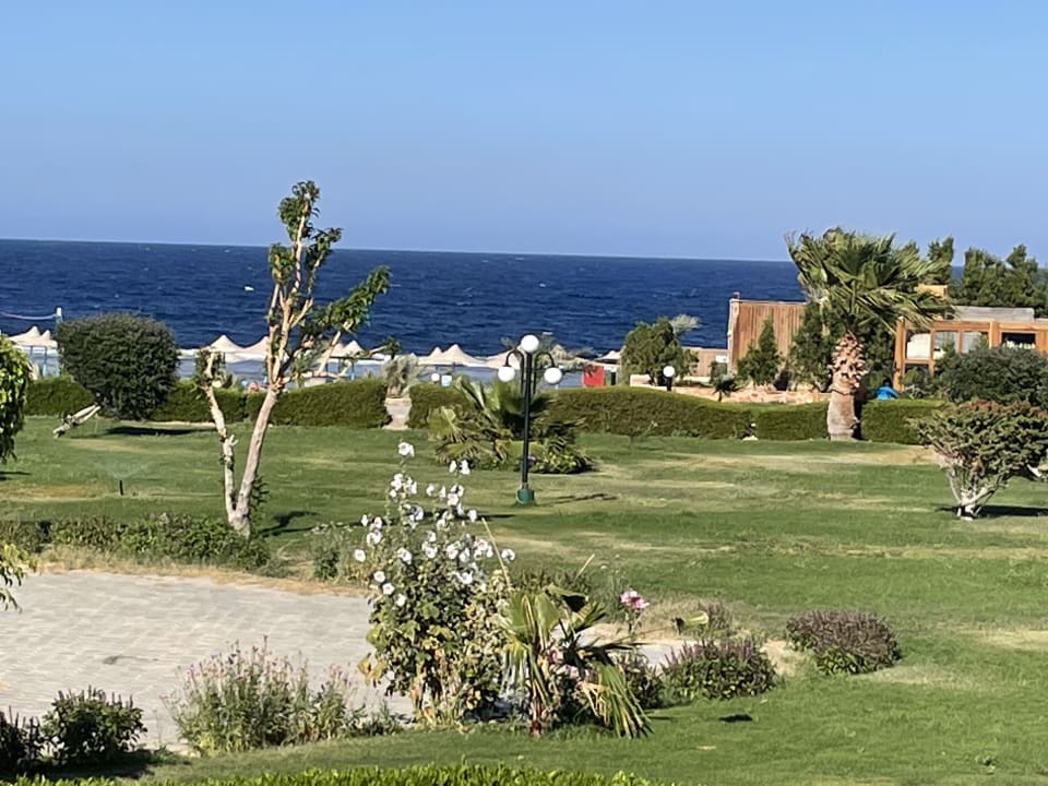 Gartenanlage Three Corners Happy Life Beach Resort