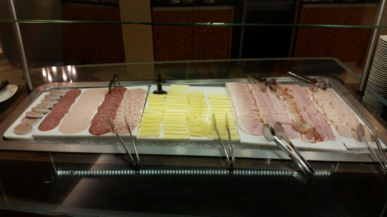 Wurst und Käse zum Frühstück EurothermenResort Bad Schallerbach Paradiso