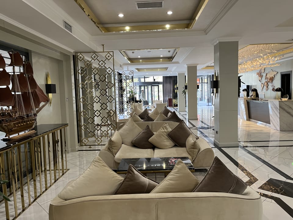 Lobby Wyndham Garden Tashkent