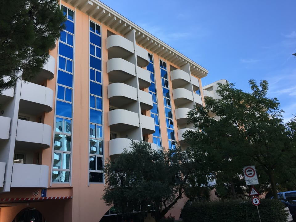 Außenansicht Aparthotel Holiday