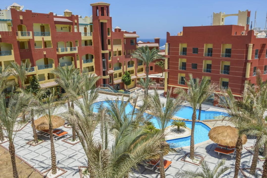 Main building Hotel Sun & Sea