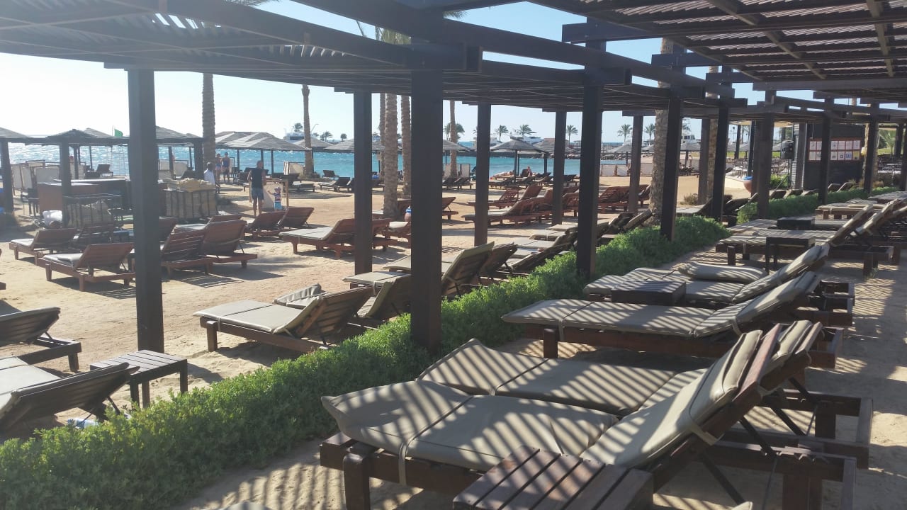 Liegen am Strand Steigenberger Aqua Magic