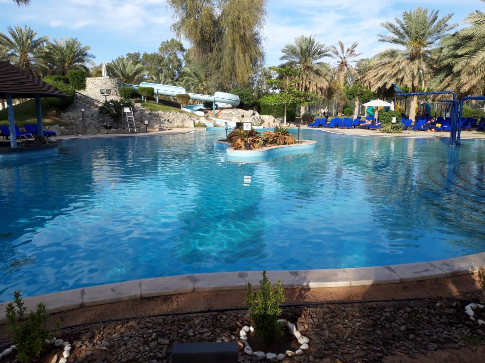 Pool Radisson Blu Hotel & Resort Al Ain