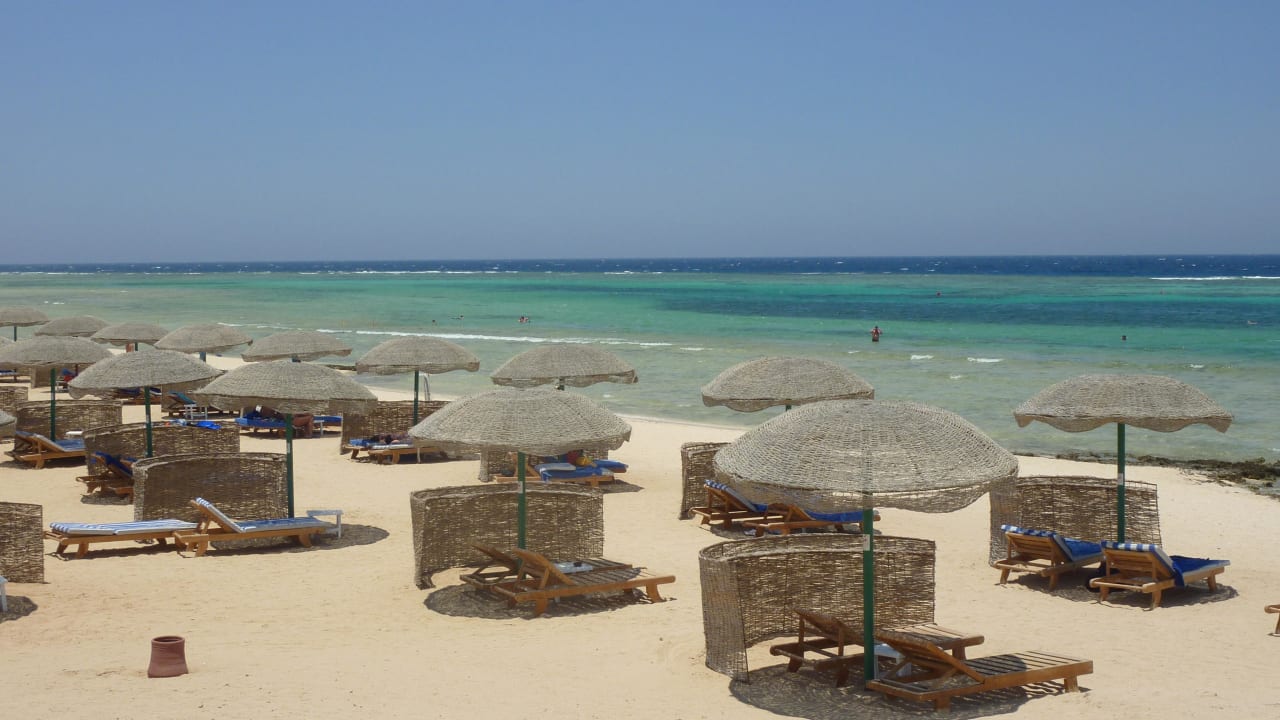 Strand links Hotel Gorgonia Beach Resort