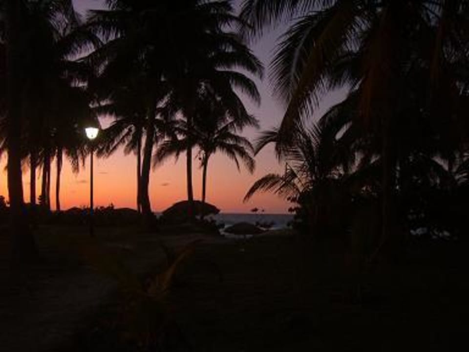 Strand bei Nacht Hotel Gran Caribe Club Kawama