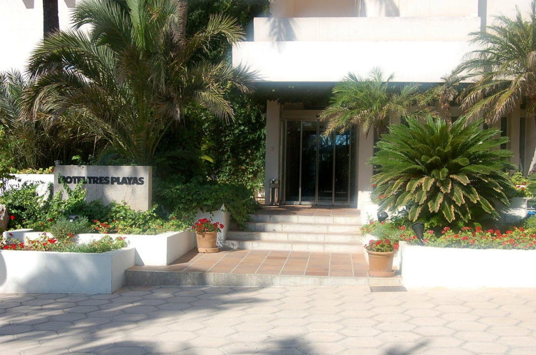 Hoteleingang Bikini Island & Mountain Hotel Es Trenc