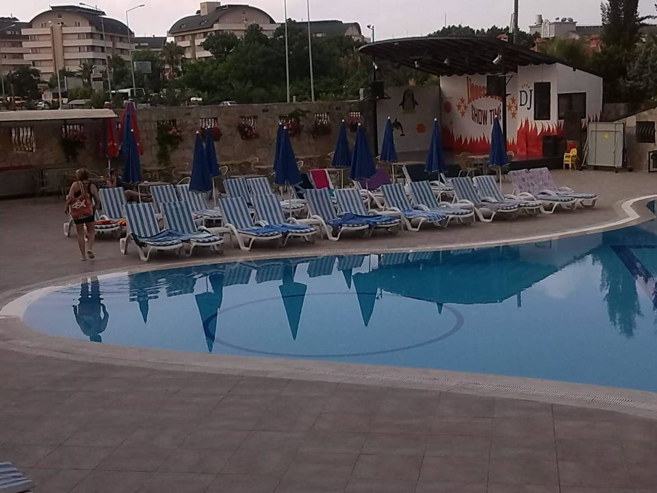 Liegestühle auf der anderen SEITE My Home Sky Hotel