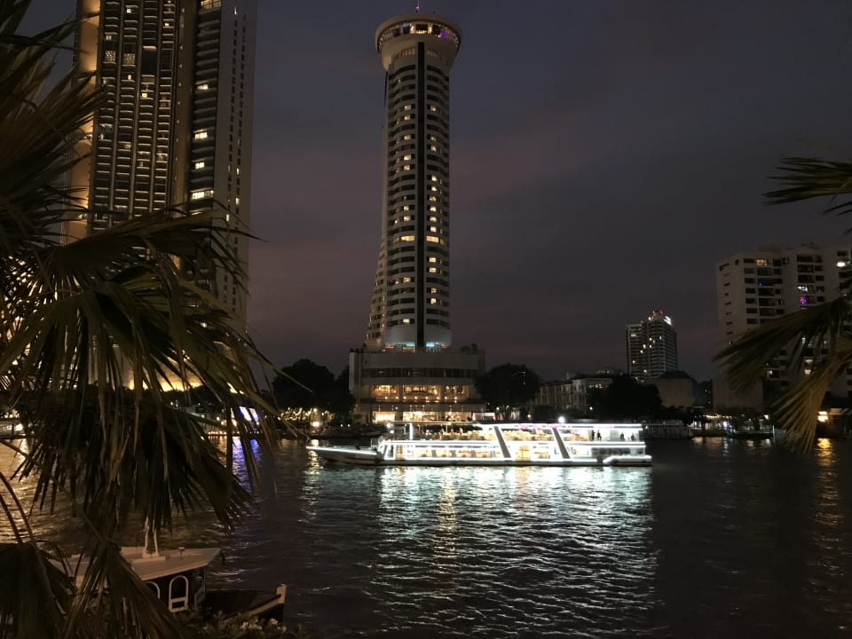 Ausblick Royal Orchid Sheraton Hotel & Towers