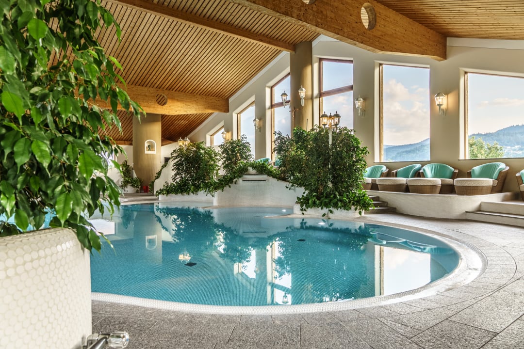 Pool Riederin Hotel & Chalets