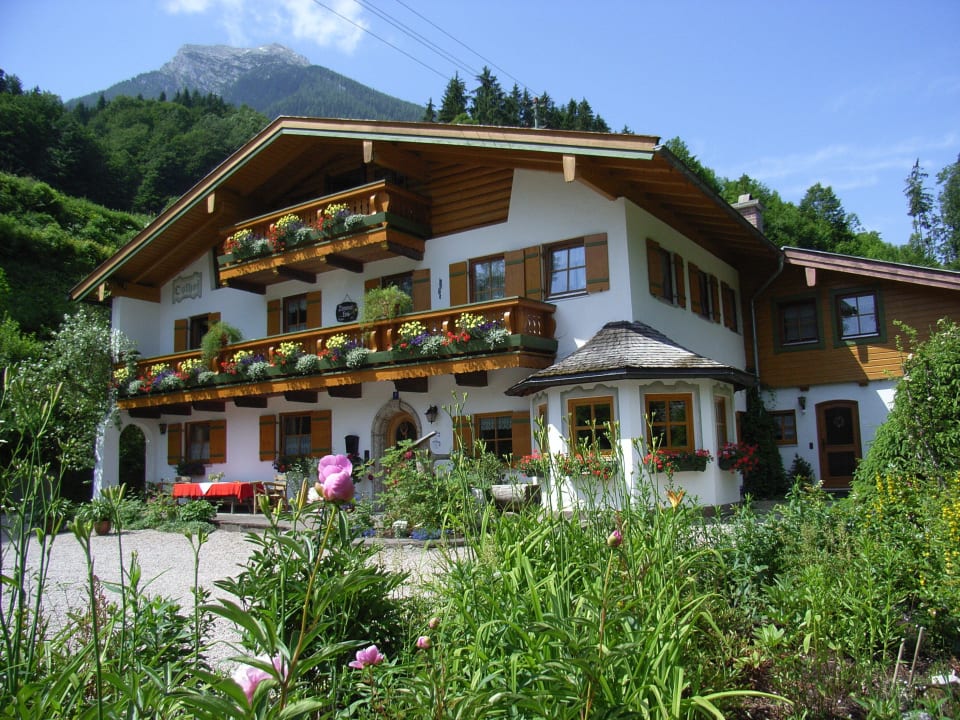 Hausansicht von vorne Ferienwohnungen Oslhof