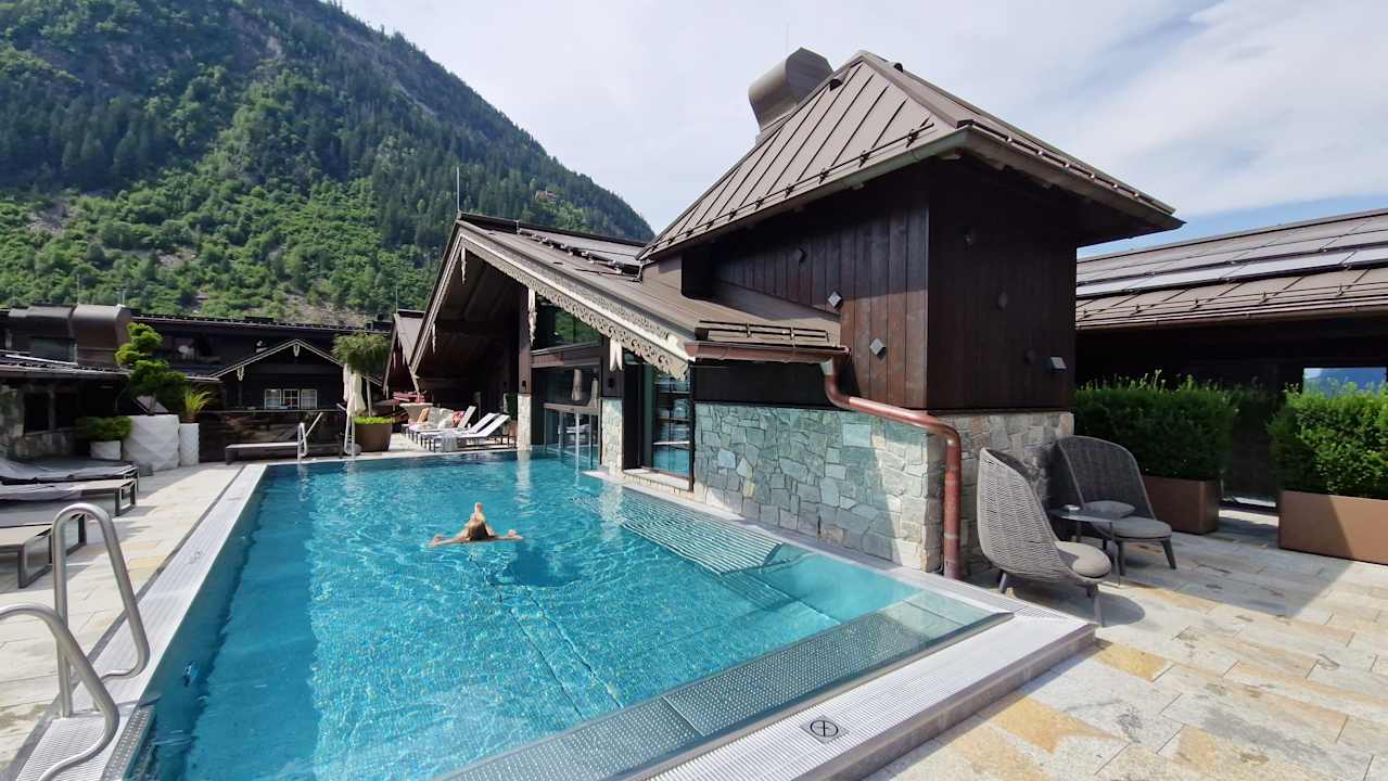 Pool Hotel Neue Post