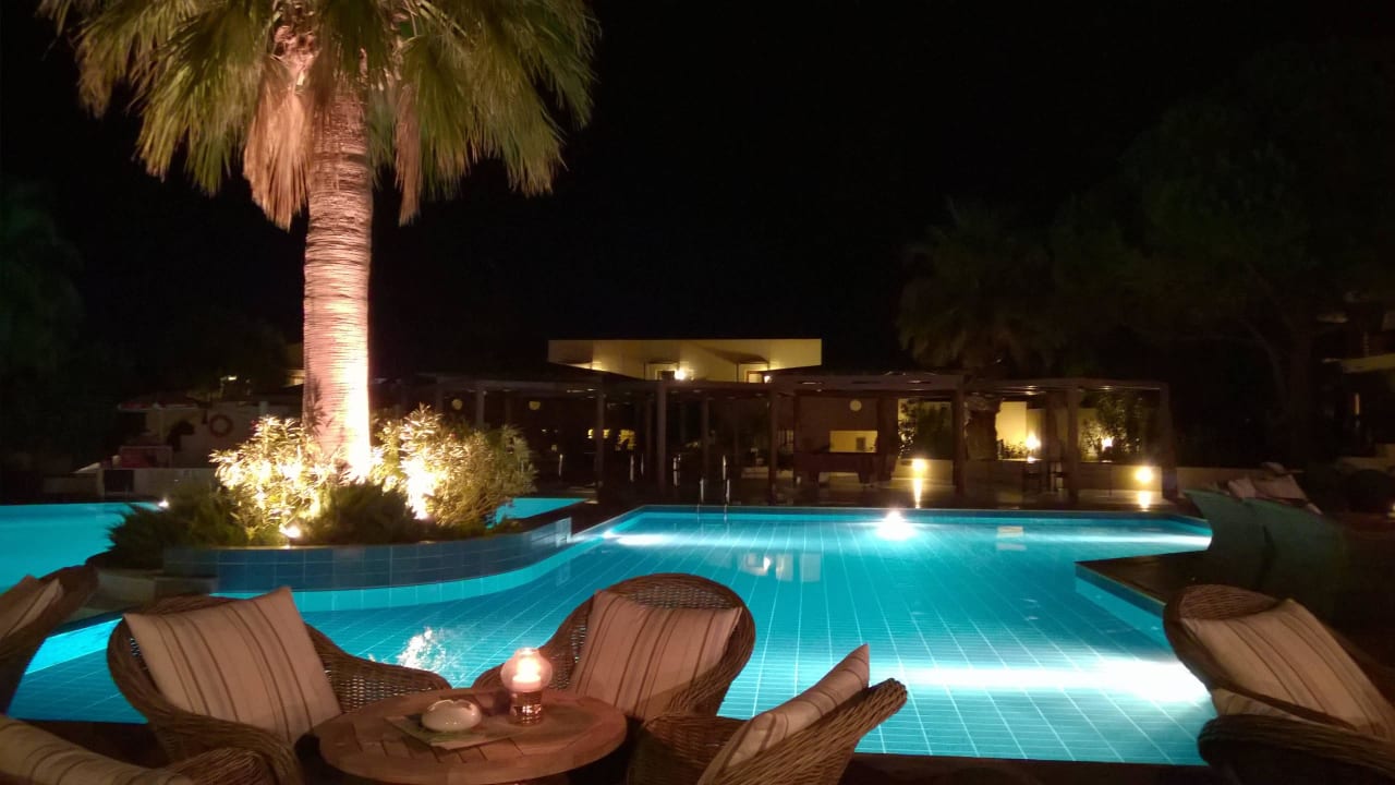 Außenbereich der Lobbybar am Abend Phãea Cretan Malia