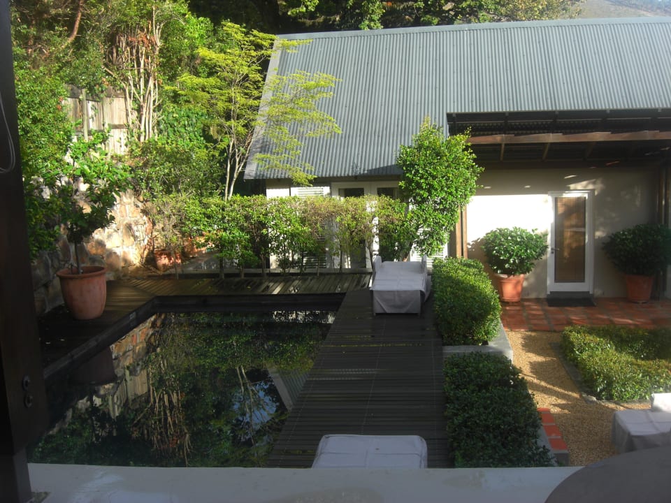 Pool und im Hintergrund unsere Suite Four Rosmead Boutique Guesthouse