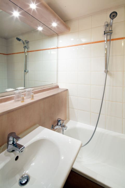 Salle de bains Hotel Kyriad Paris Ouest Villeneuve La Garenne