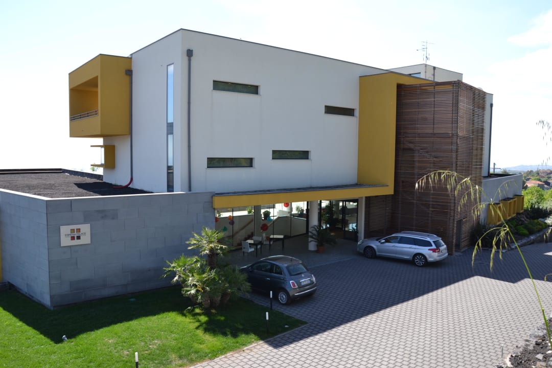 Frontseite und Eingang Hotel Esperia Resort & Spa