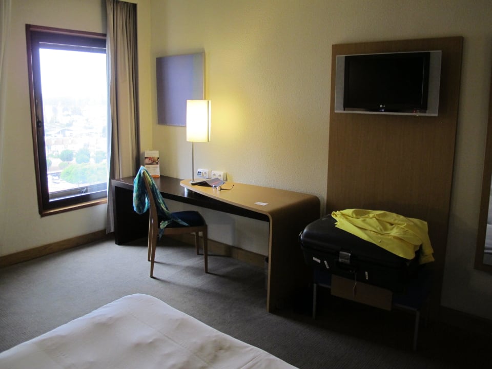 Schreibtisch und Ablage Novotel Lisboa