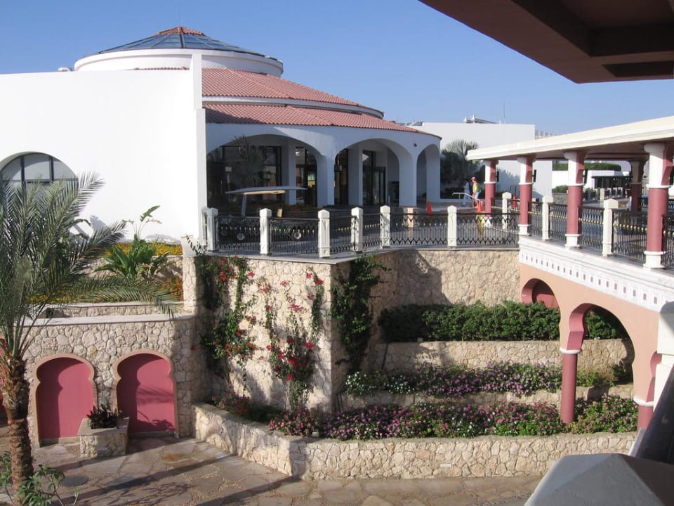 Außenansicht von der Rezeption Reef Oasis Blue Bay Resort