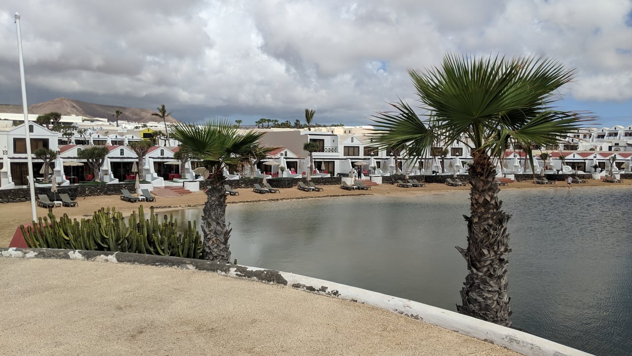 Außenansicht Hotel Sands Beach Resort