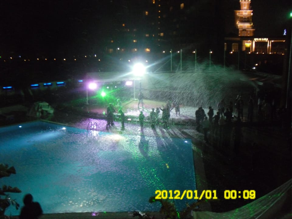 Schaumparty am Pool Saturn Palace Resort Hotel
