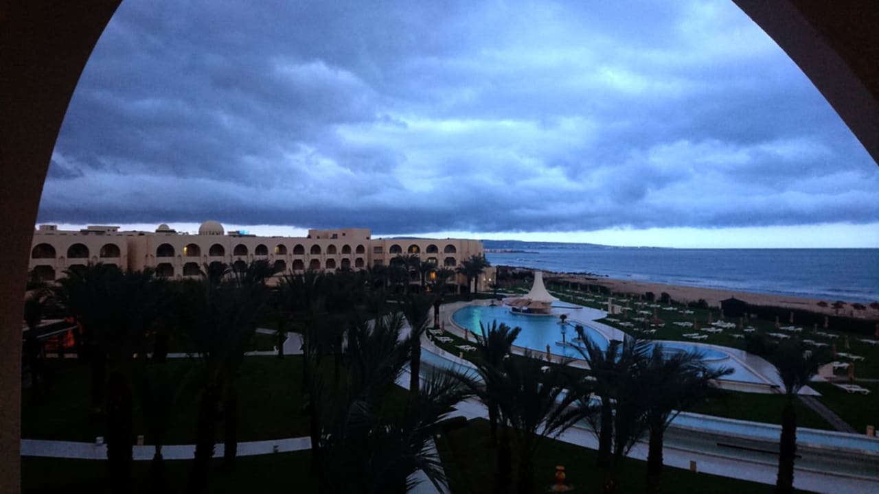 Immer wieder zogen Tiefdruckgebiete durch Iberostar Waves Averroes