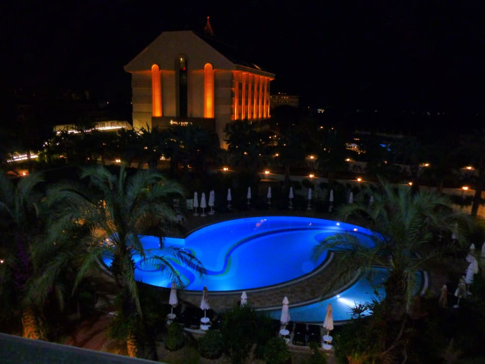 Pool am Abend Calimera Hane Garden