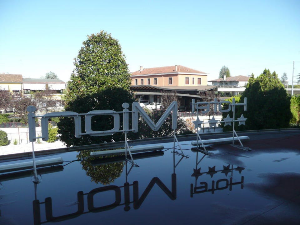 Blick zum Bahnhof Hotel Mioni Royal San