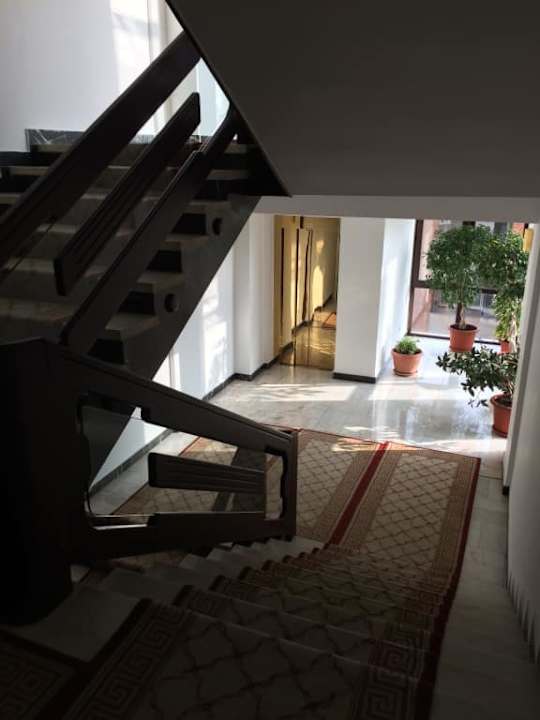 Winda staje w pół piętra Best Western Hotel Central Arad