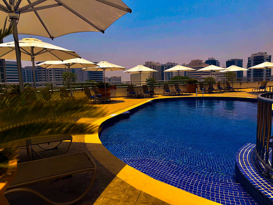 Pool City Seasons Suites