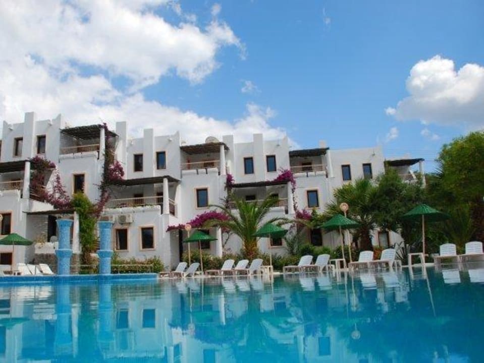 Relax by the Pool Bitez Residence