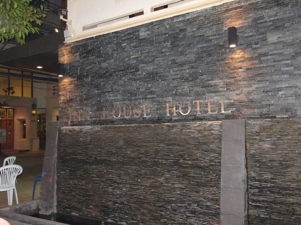 Eingang Hotel Inn House